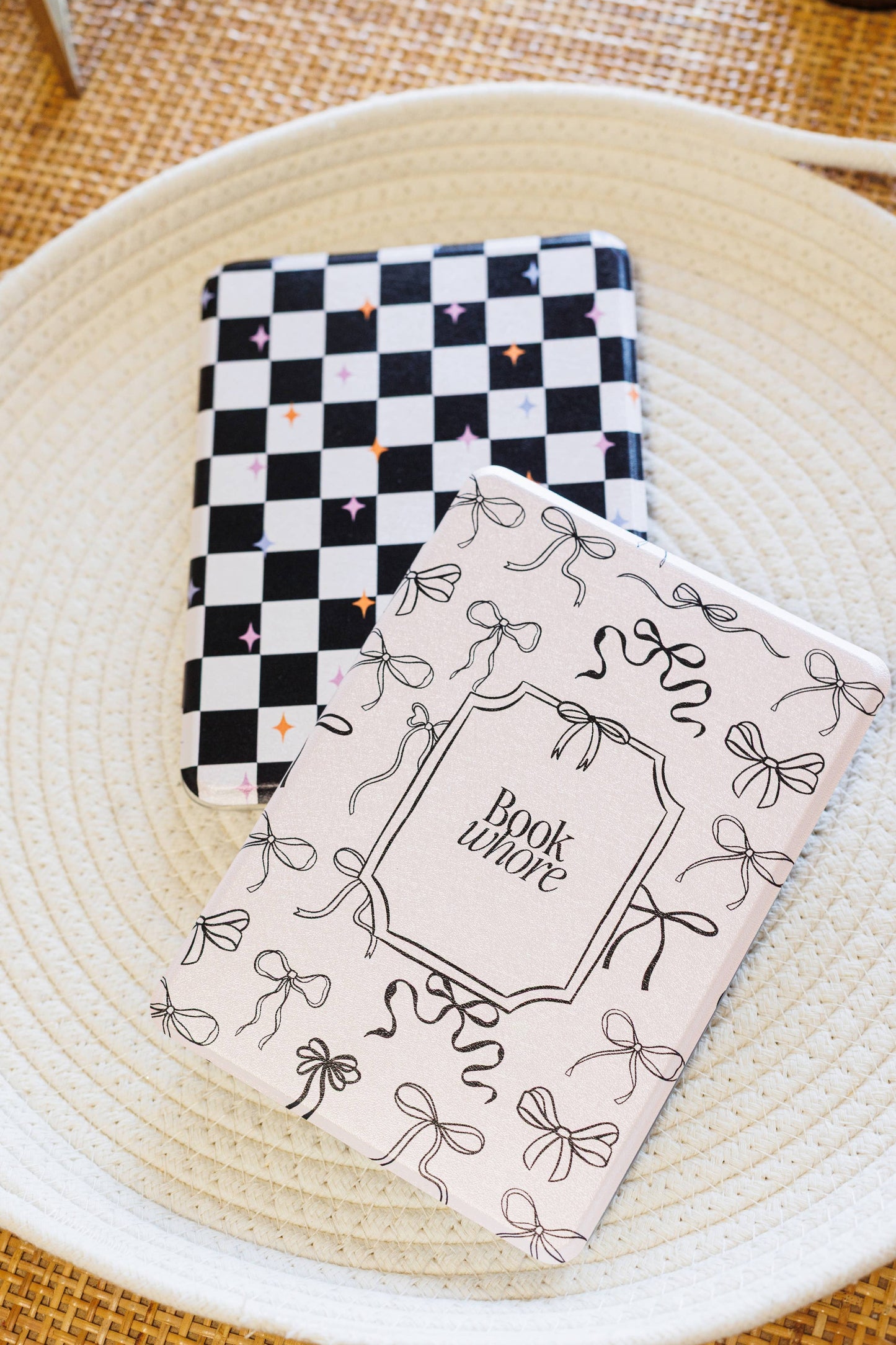 Retro Checkered Clear Back & Handle Kindle & Kobo Case